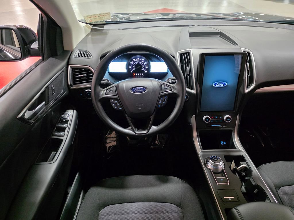 Used 2024 Ford Edge SE w/ Black Appearance Package image 15