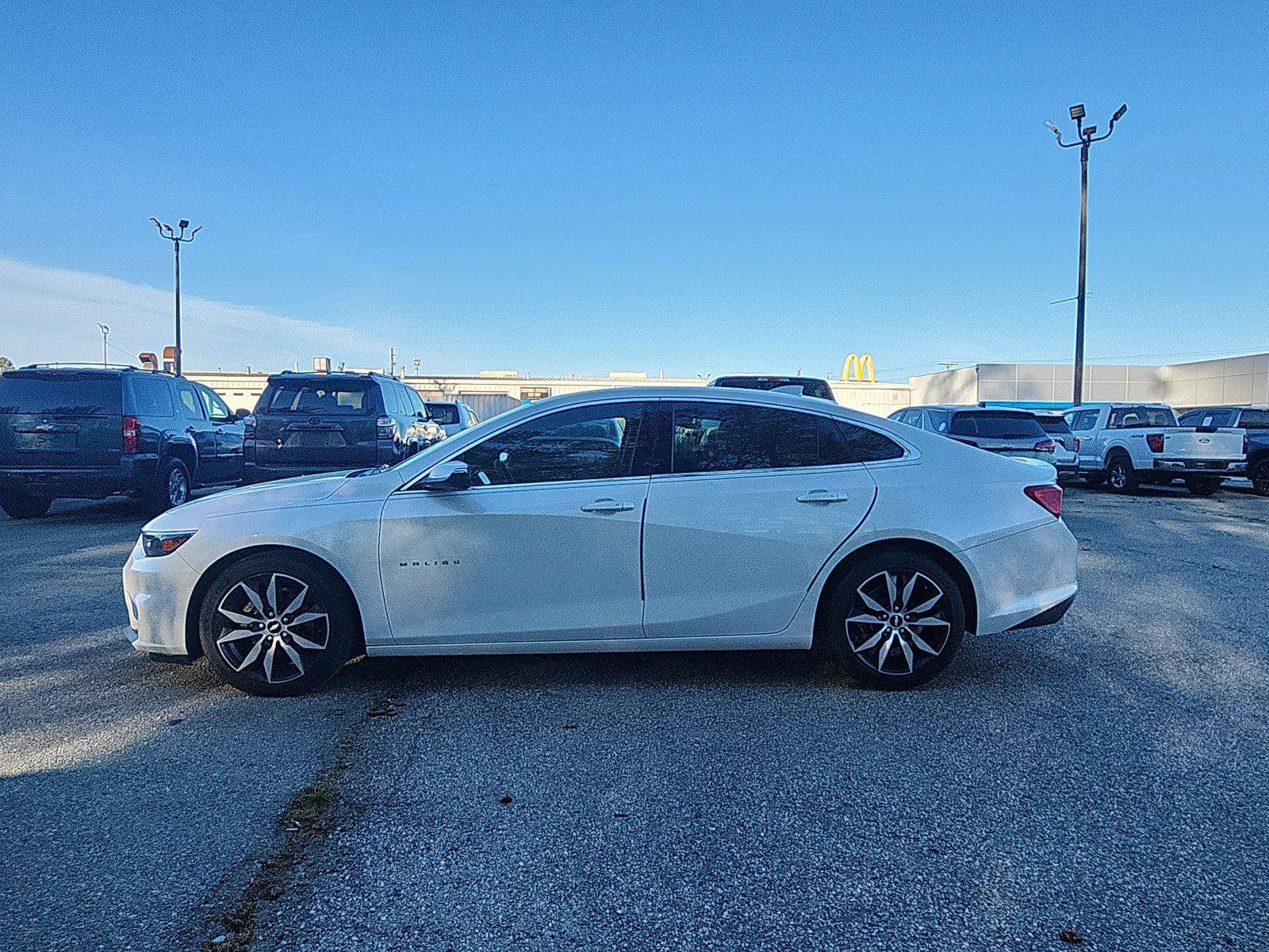 Used 2016 Chevrolet Malibu LT FWD image 2
