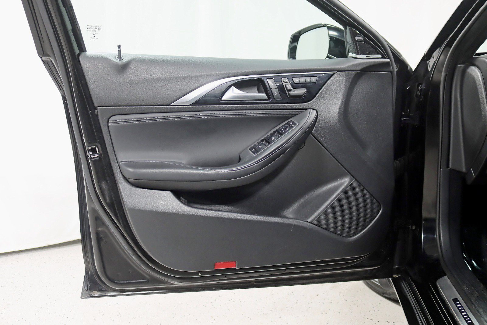 Used 2018 INFINITI QX30 Sport w/ Leather Package FWD image 31