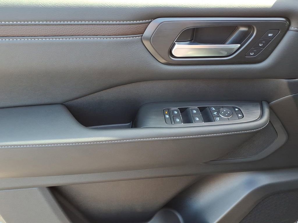 New 2026 Nissan Armada SL w/ Captain's Chari Seat Package image 15