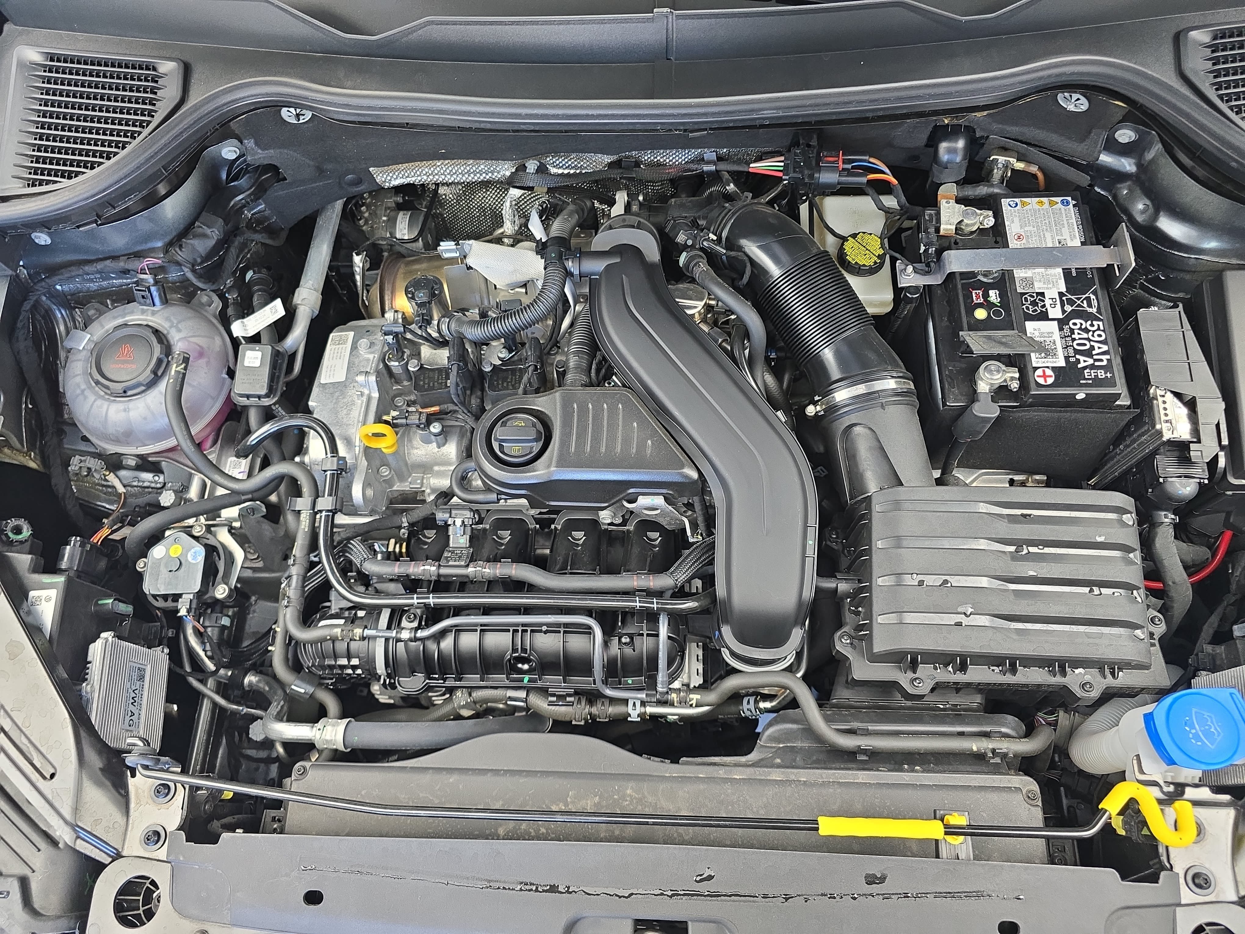 Certified 2025 Volkswagen Taos SE FWD image 29
