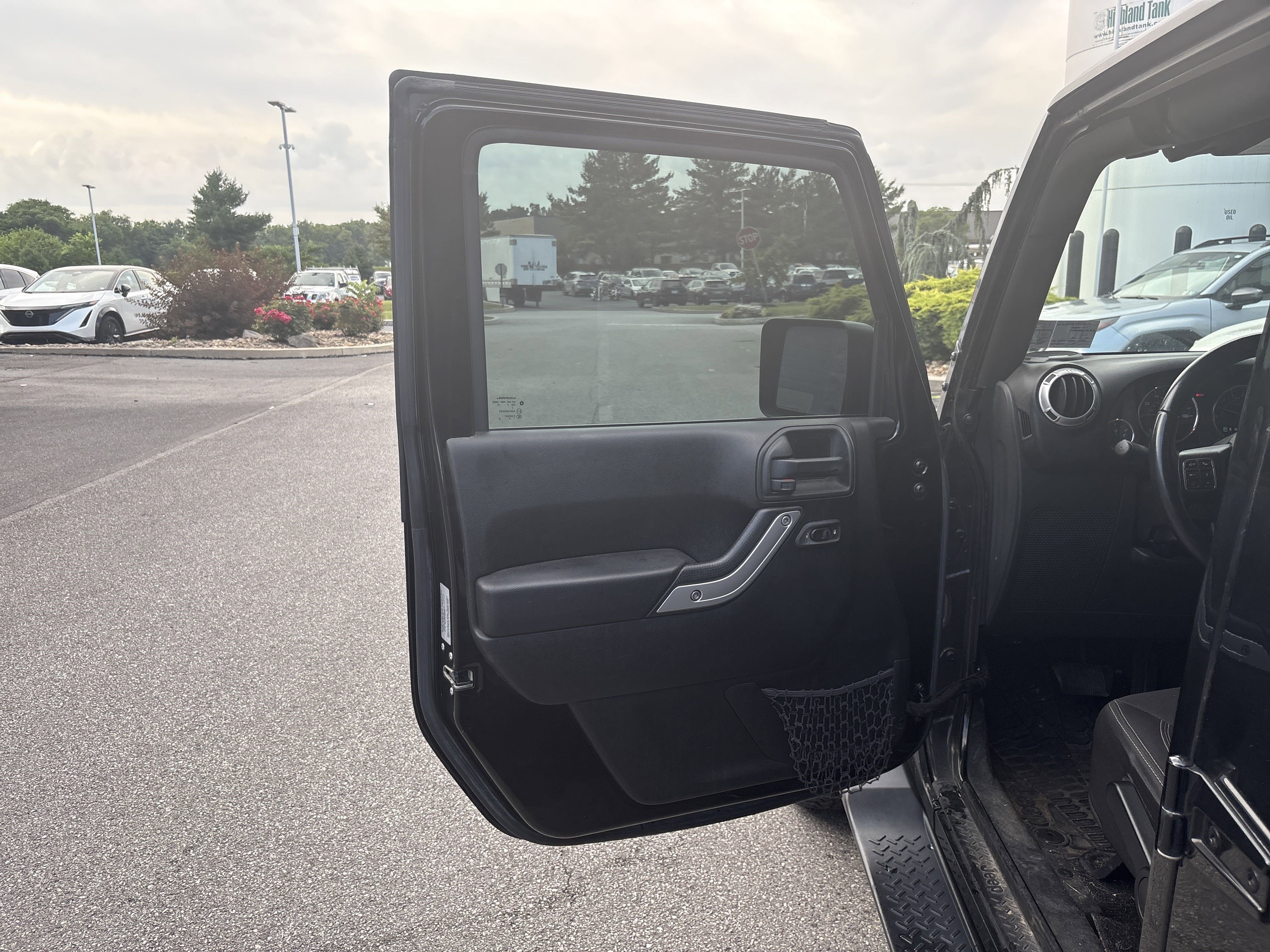 Used 2017 Jeep Wrangler Unlimited Sahara w/ Connectivity Group image 22