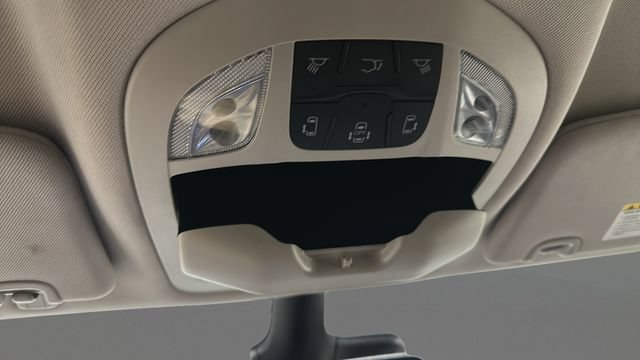 Used 2023 Chrysler Voyager LX FWD image 13