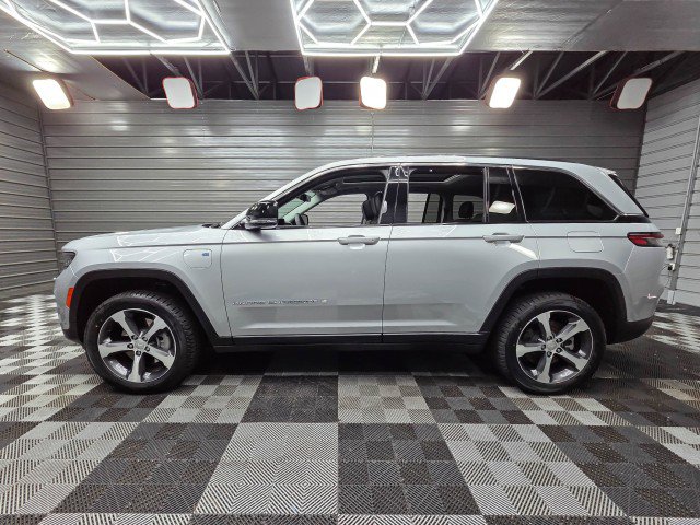 Used 2022 Jeep Grand Cherokee Limited 4xe w/ Luxury Tech Group II AWD/4WD image 7