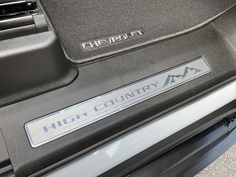 New 2026 Chevrolet Suburban High Country w/ Sun And Tow Package image 17