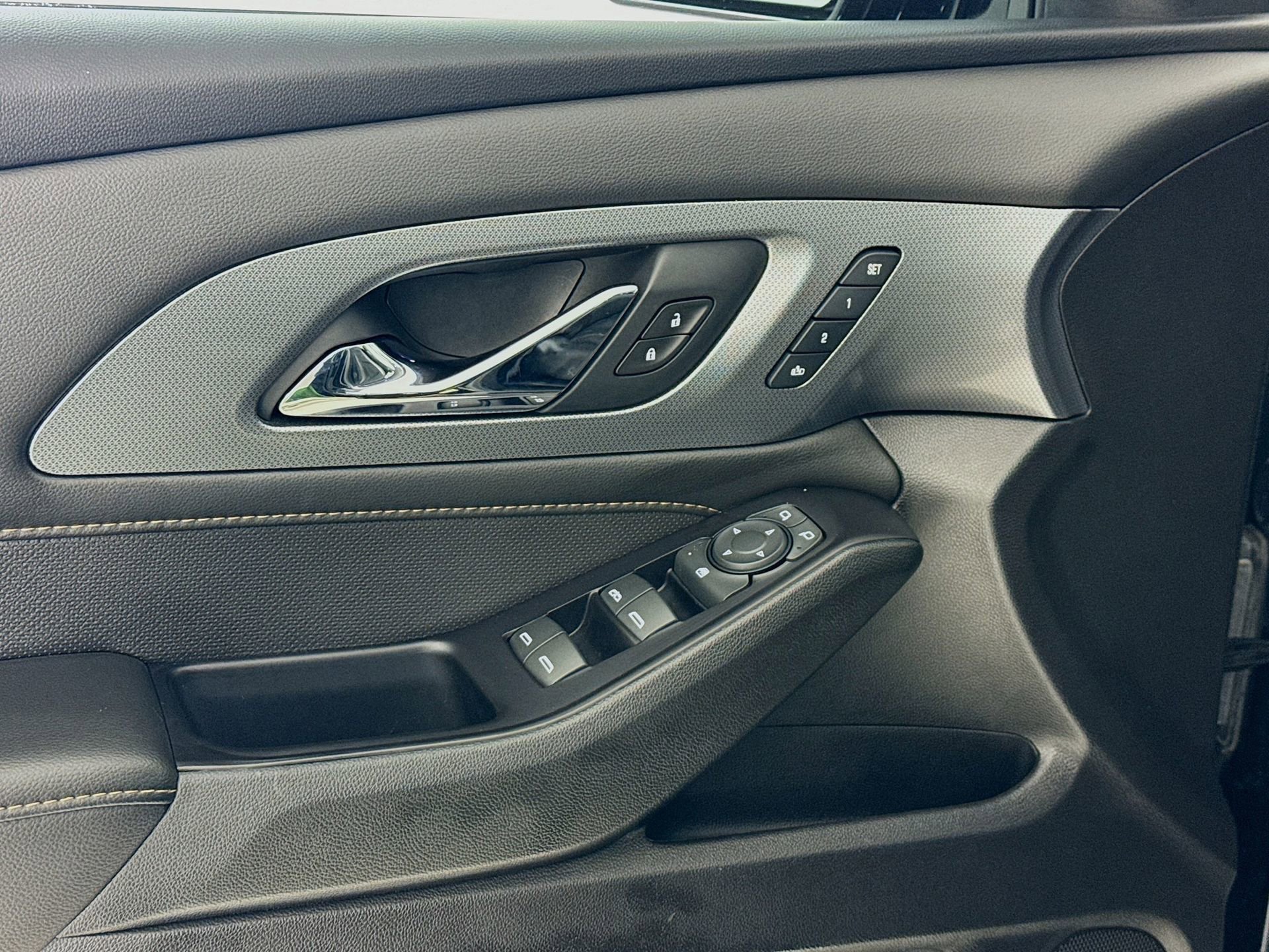 Used 2020 Chevrolet Traverse Premier image 19