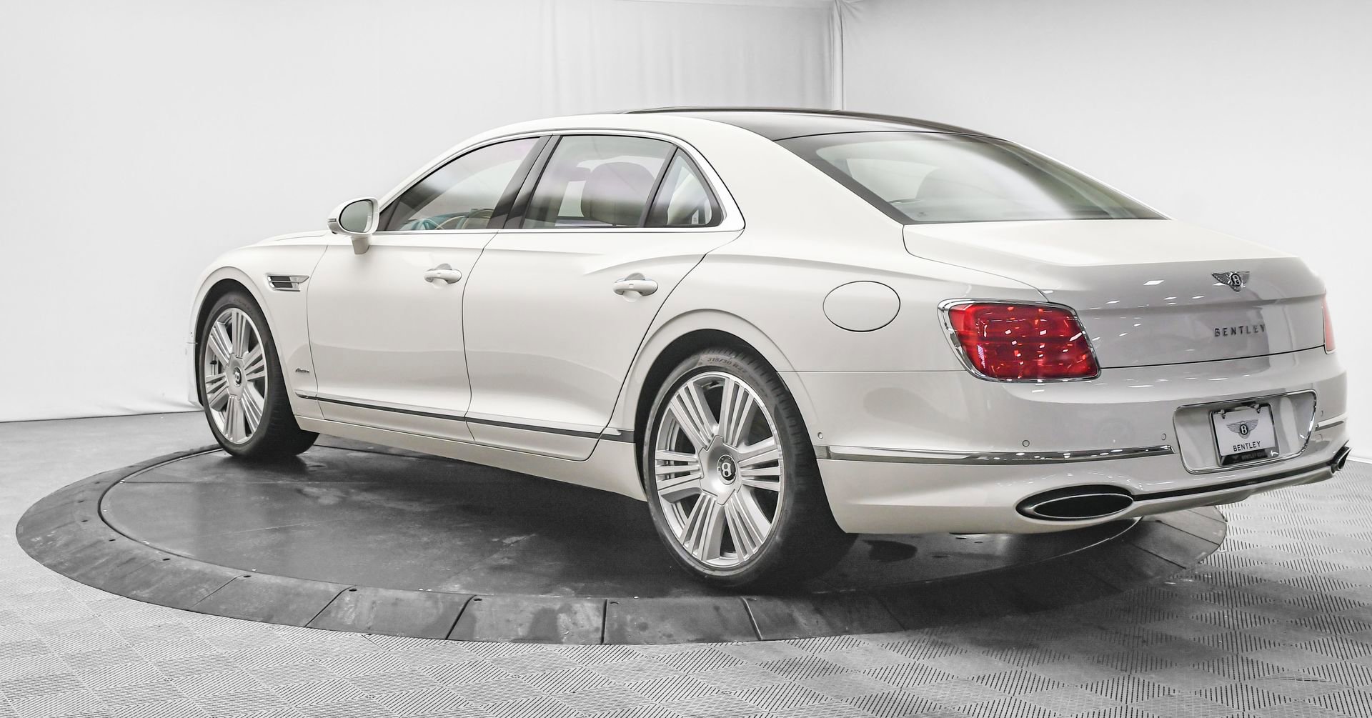 New 2026 Bentley Flying Spur Plug-In Hybrid image 3
