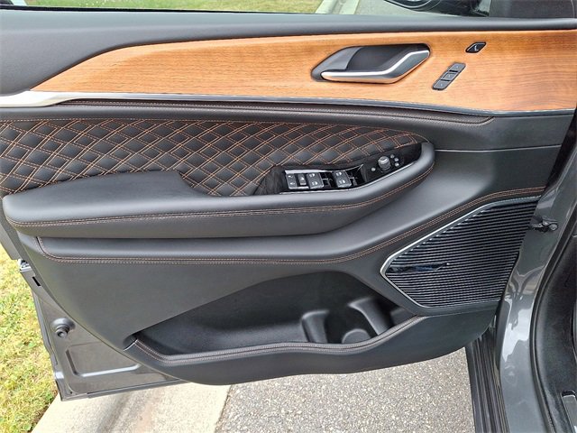 Used 2022 Jeep Grand Cherokee Summit image 9