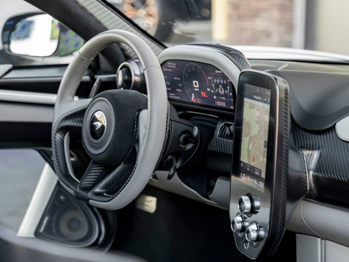 Used 2019 McLaren Senna RWD image 26