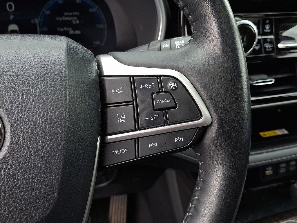 Used 2023 Toyota Highlander Limited image 17