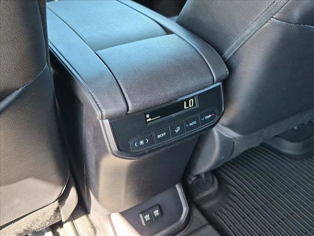 Used 2021 Toyota Highlander XLE FWD image 16