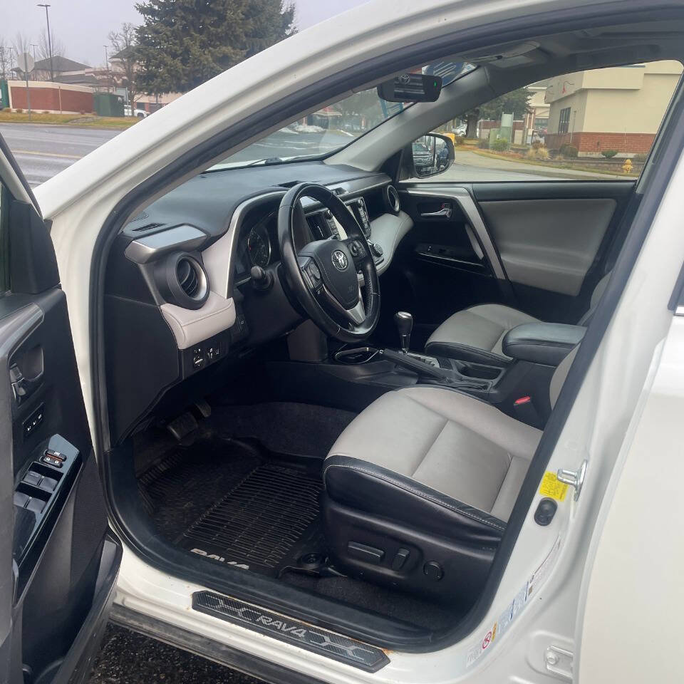 Used 2017 Toyota RAV4 Limited w/ Carpet Mat Package AWD/4WD image 10