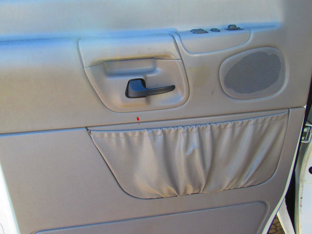 Used 2000 Ford E-150 and Econoline 150 image 11