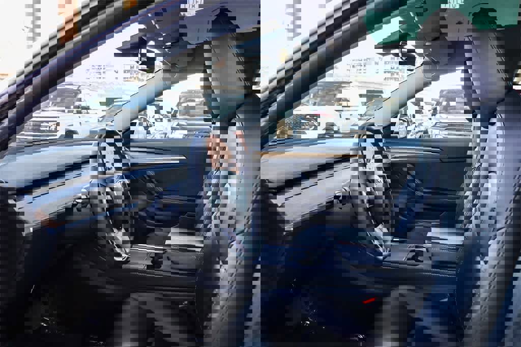 Used 2021 Tesla Model 3 Standard Range Plus image 16