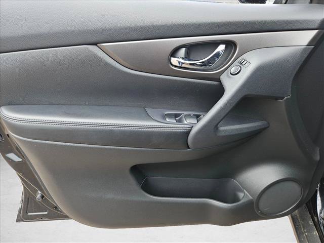 Used 2014 Nissan Rogue SV FWD image 17