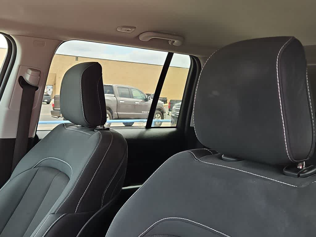 Used 2024 Jeep Grand Cherokee Laredo RWD image 15