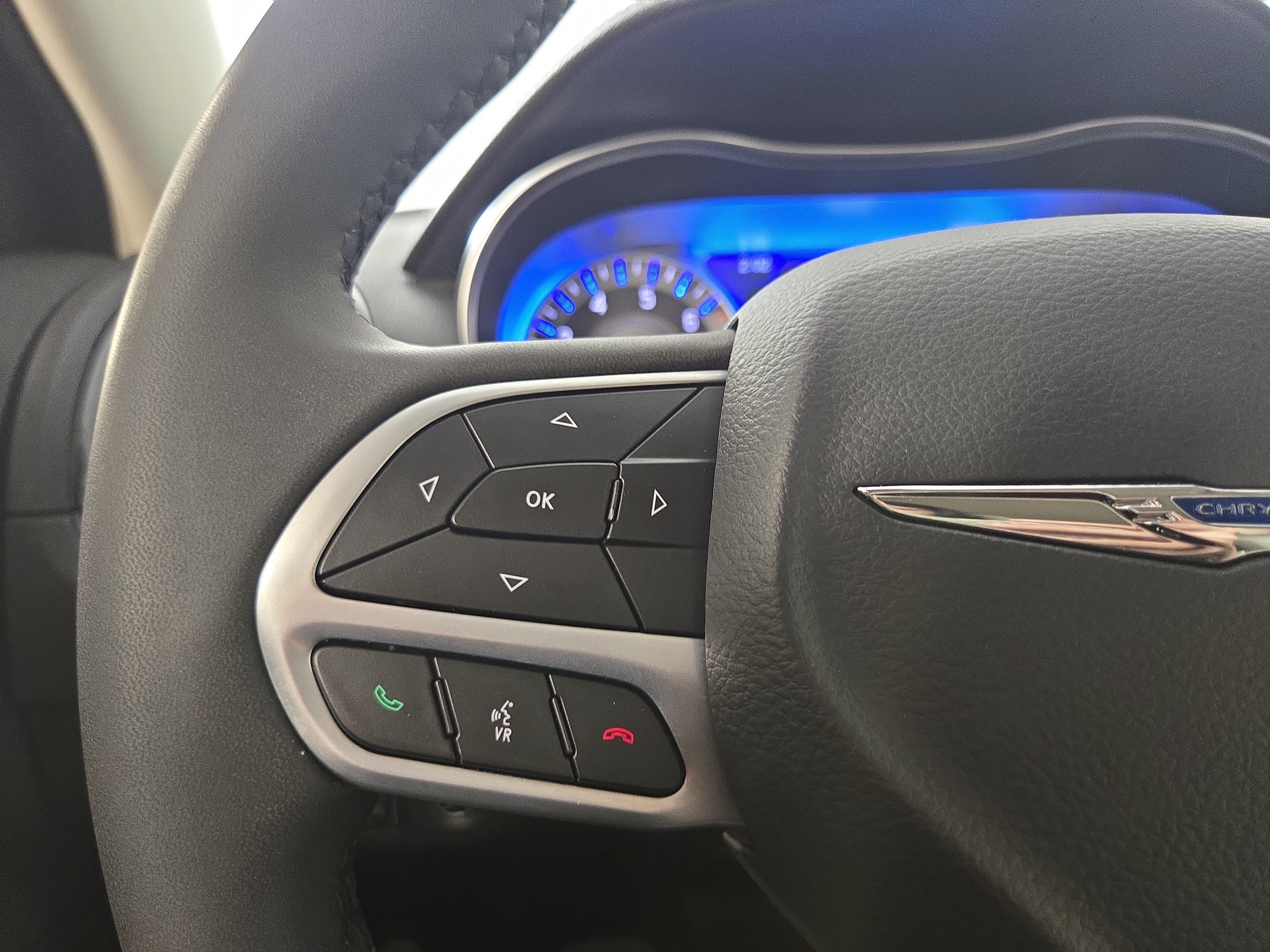 Used 2023 Chrysler 300 Touring w/ Sport Appearance Package RWD image 16