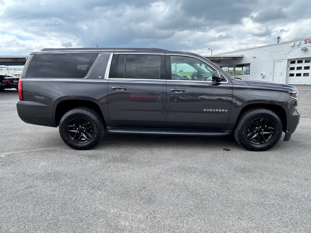 Used 2018 Chevrolet Suburban LT AWD/4WD image 4
