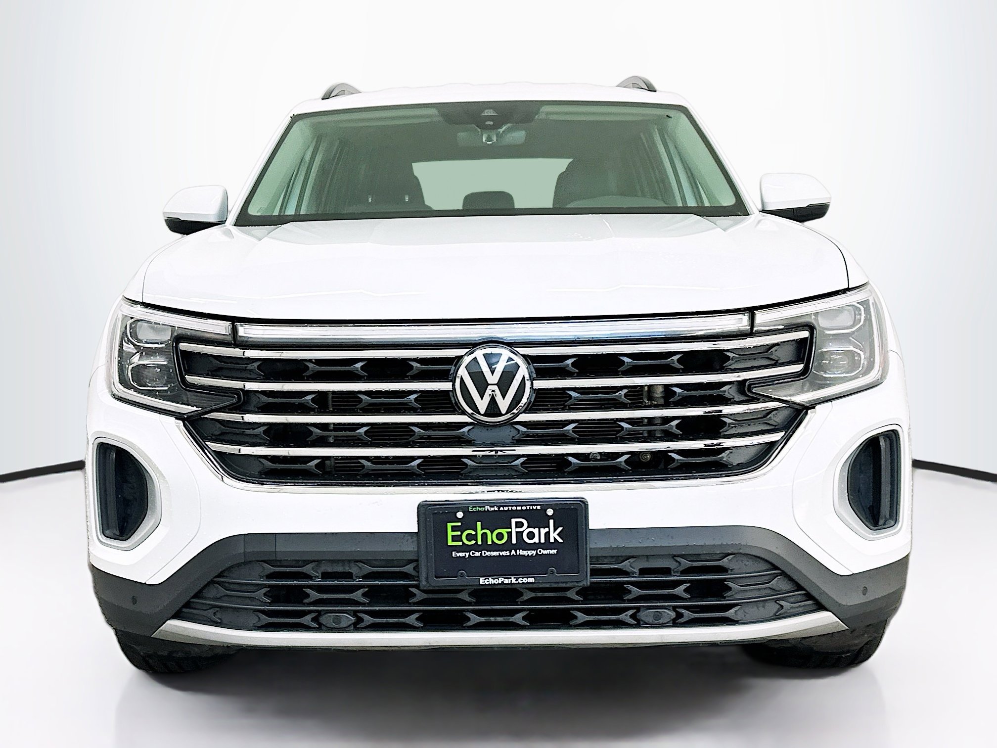 Used 2024 Volkswagen Atlas SE image 2