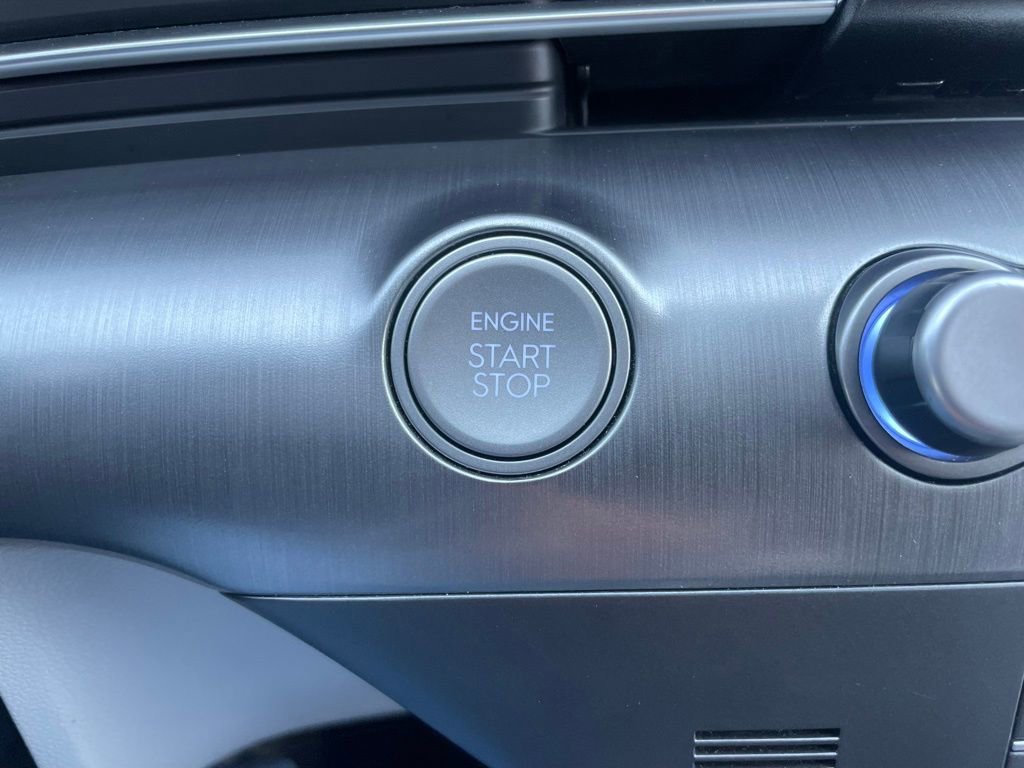 Used 2024 Hyundai Kona SEL AWD/4WD image 44