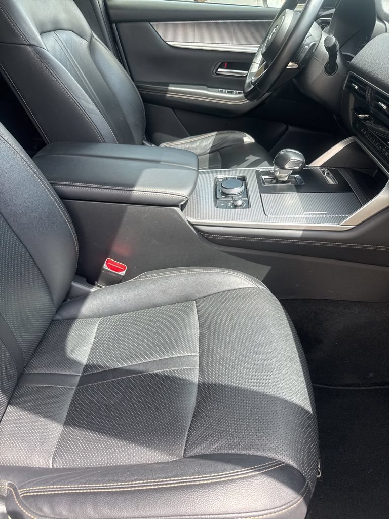 Certified 2025 MAZDA CX-70 3.3 Turbo w/ Preferred Package AWD/4WD image 29