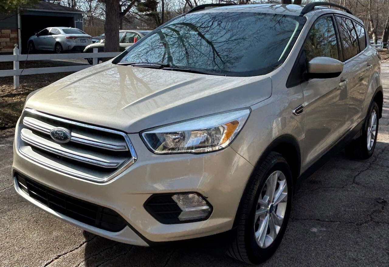 Used 2018 Ford Escape SE image 2