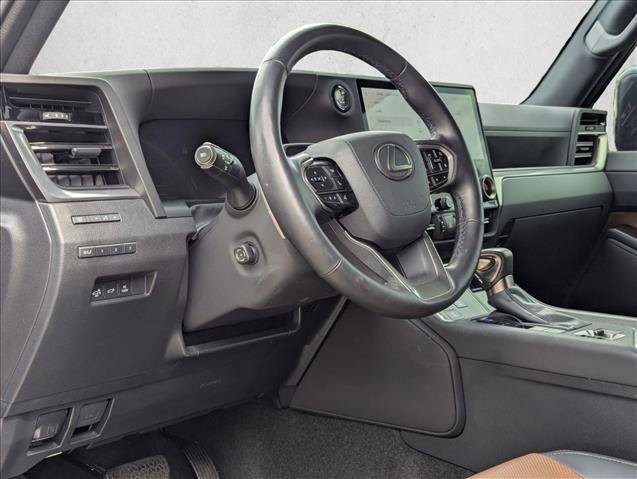 Used 2024 Lexus GX 550 w/ Accessory Package (2T) AWD/4WD image 10
