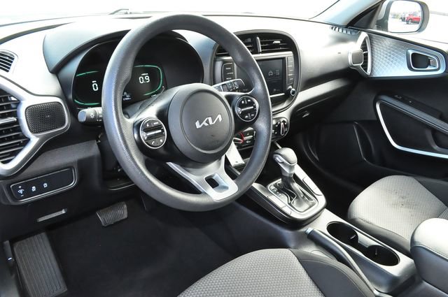 Used 2023 Kia Soul LX w/ LX Technology Package image 9