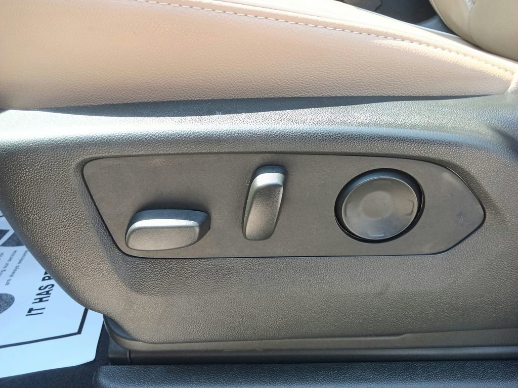 Used 2021 Chevrolet Tahoe Premier w/ Premium Package AWD/4WD image 19