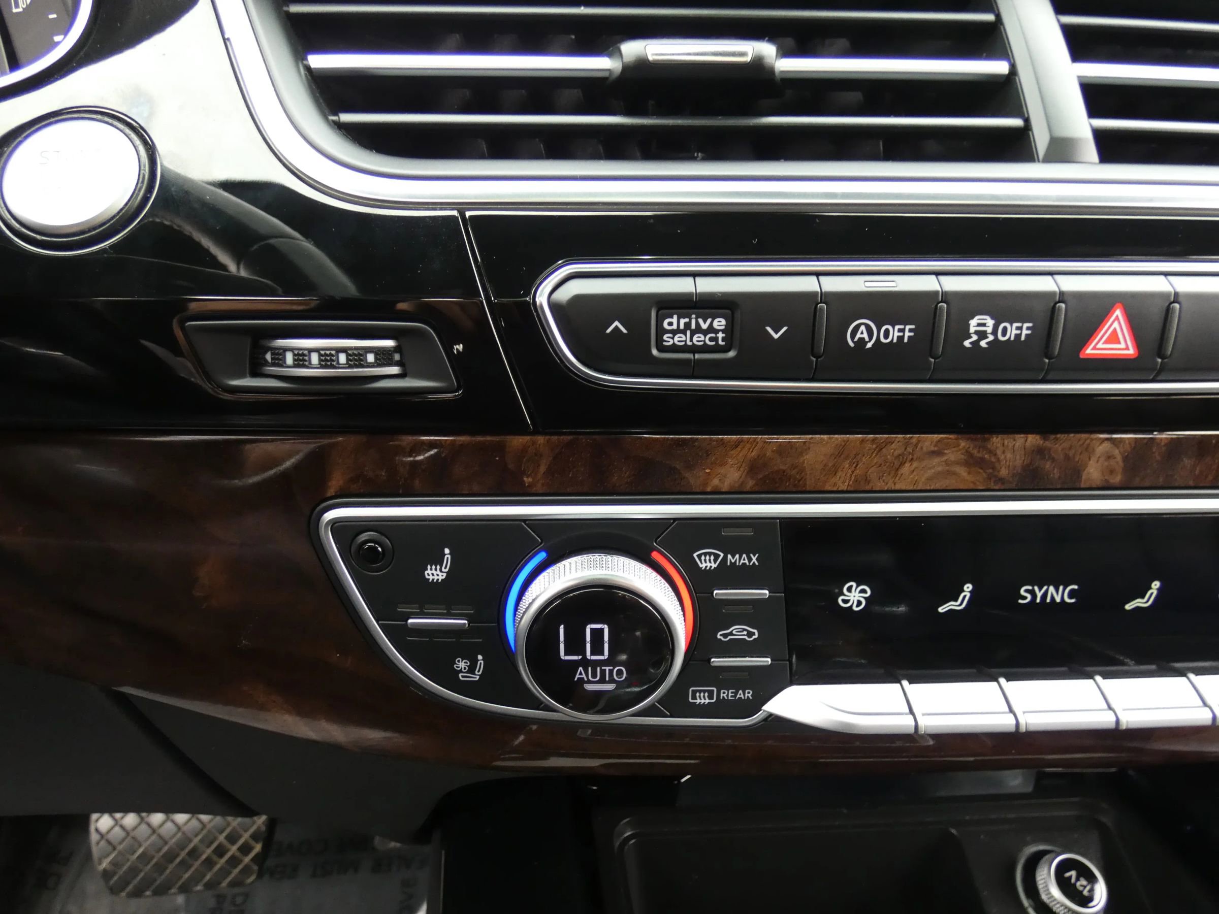 Used 2017 Audi Q7 3.0T Prestige w/ Prestige Package image 69