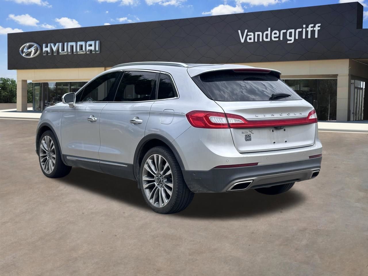 Used 2016 Lincoln MKX Reserve w/ Luxury Package FWD image 11