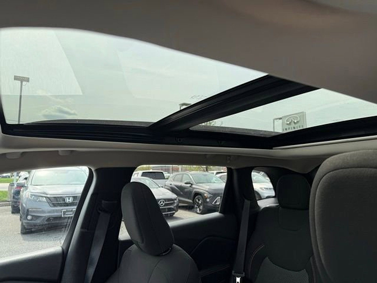 Used 2017 Jeep Cherokee 75th Anniversary image 23