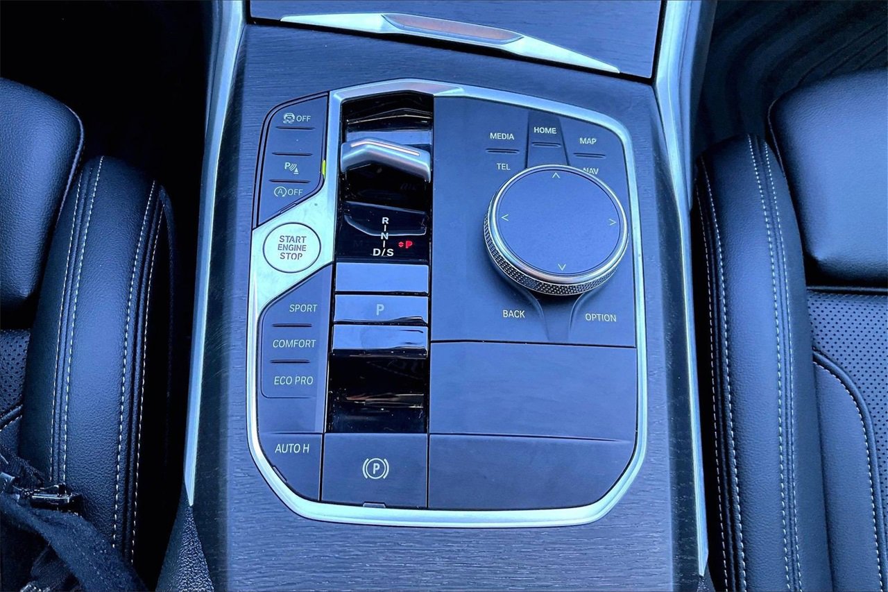 Used 2024 BMW 330i xDrive Sedan w/ Convenience Package image 31