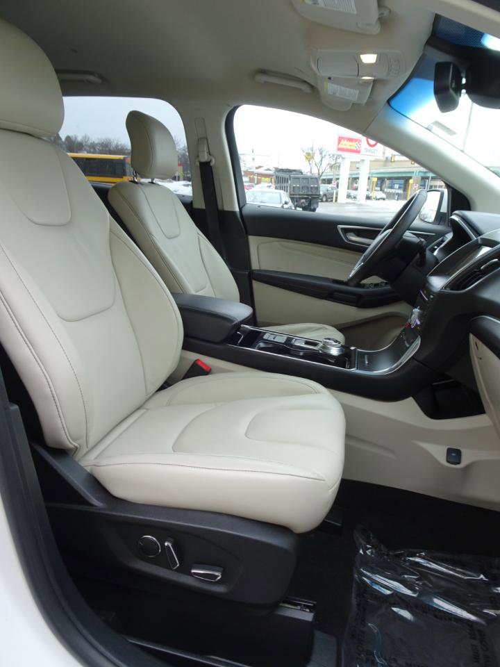 Used 2019 Ford Edge Titanium image 12