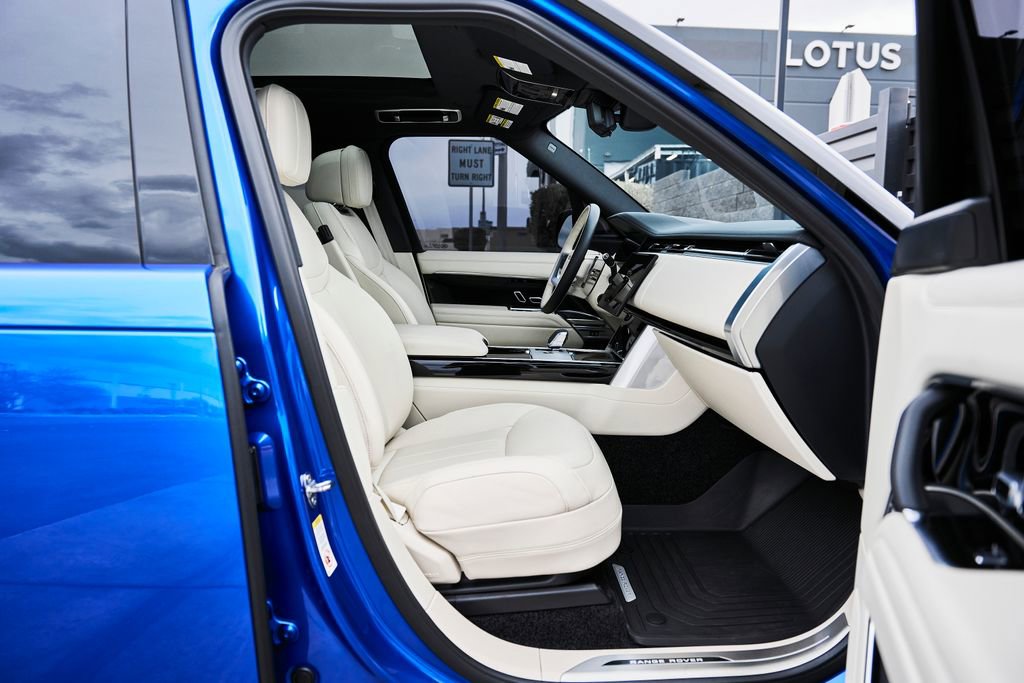 Used 2025 Land Rover Range Rover Long Wheelbase SE image 23