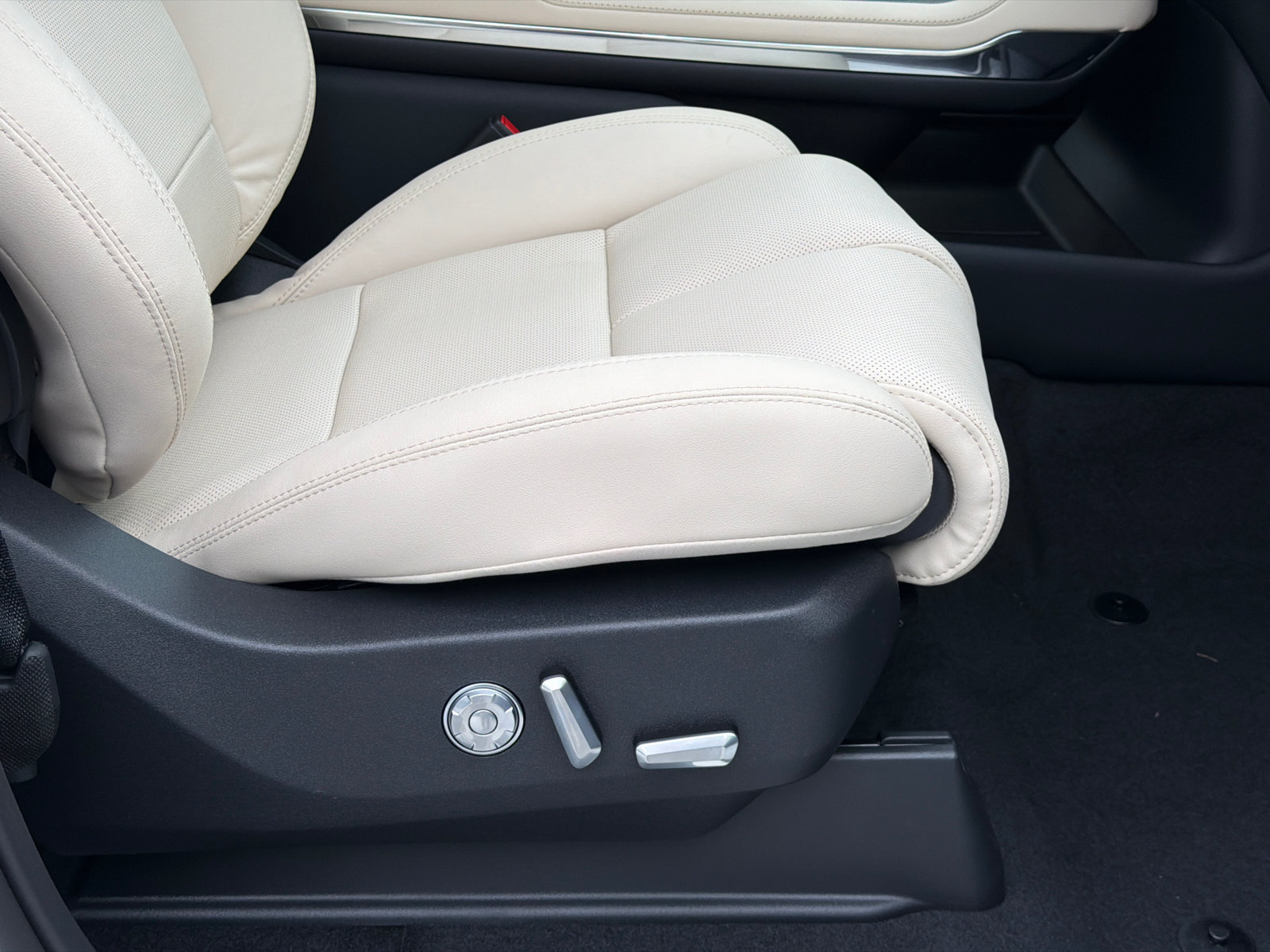 New 2027 Lincoln Navigator L Reserve AWD/4WD image 12