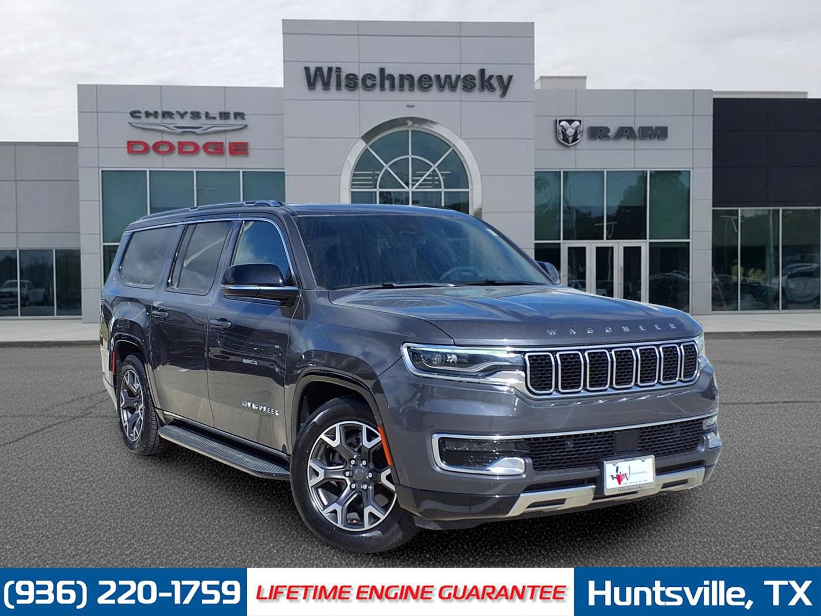 Used 2024 Jeep Wagoneer L Series III w/ Flexible Seating Group AWD/4WD image 1