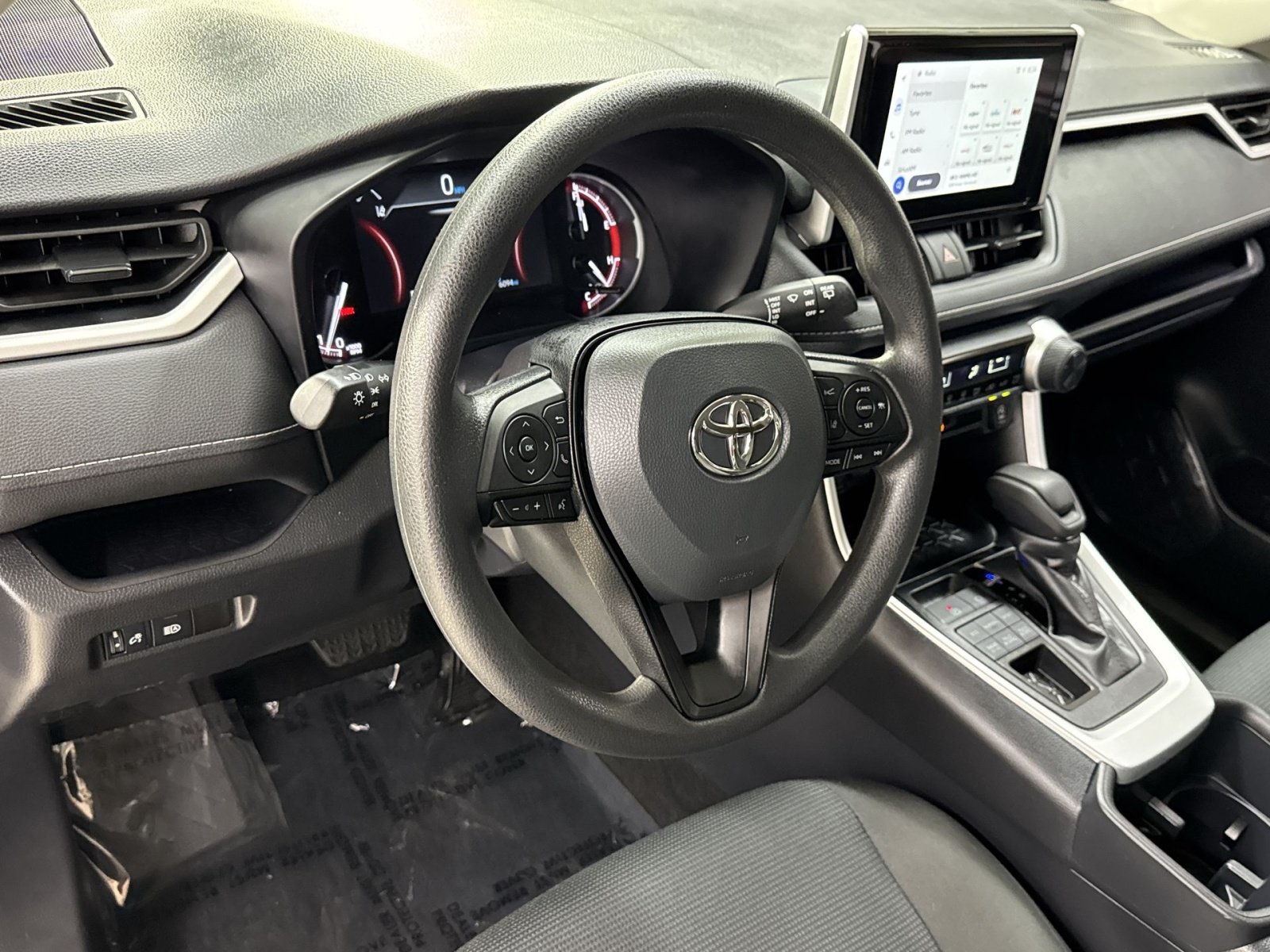 Used 2025 Toyota RAV4 LE AWD/4WD image 13