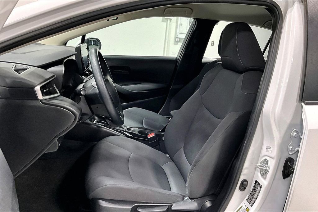Used 2022 Toyota Corolla LE image 32