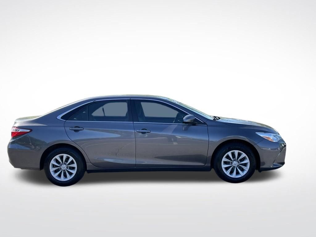Used 2016 Toyota Camry LE image 7