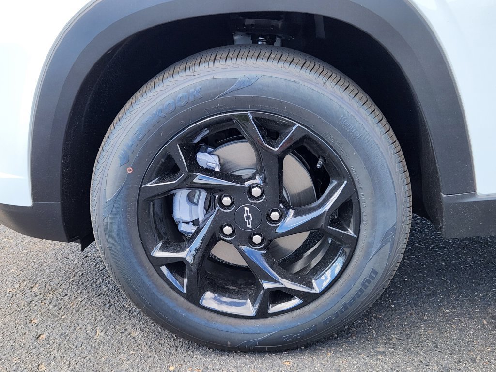 New 2026 Chevrolet Trax LT w/ Driver Confidence Package FWD image 5