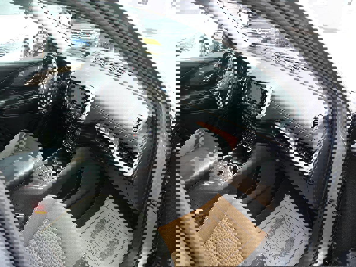 Used 2020 GMC Terrain SLE w/ Driver Convenience Package image 28