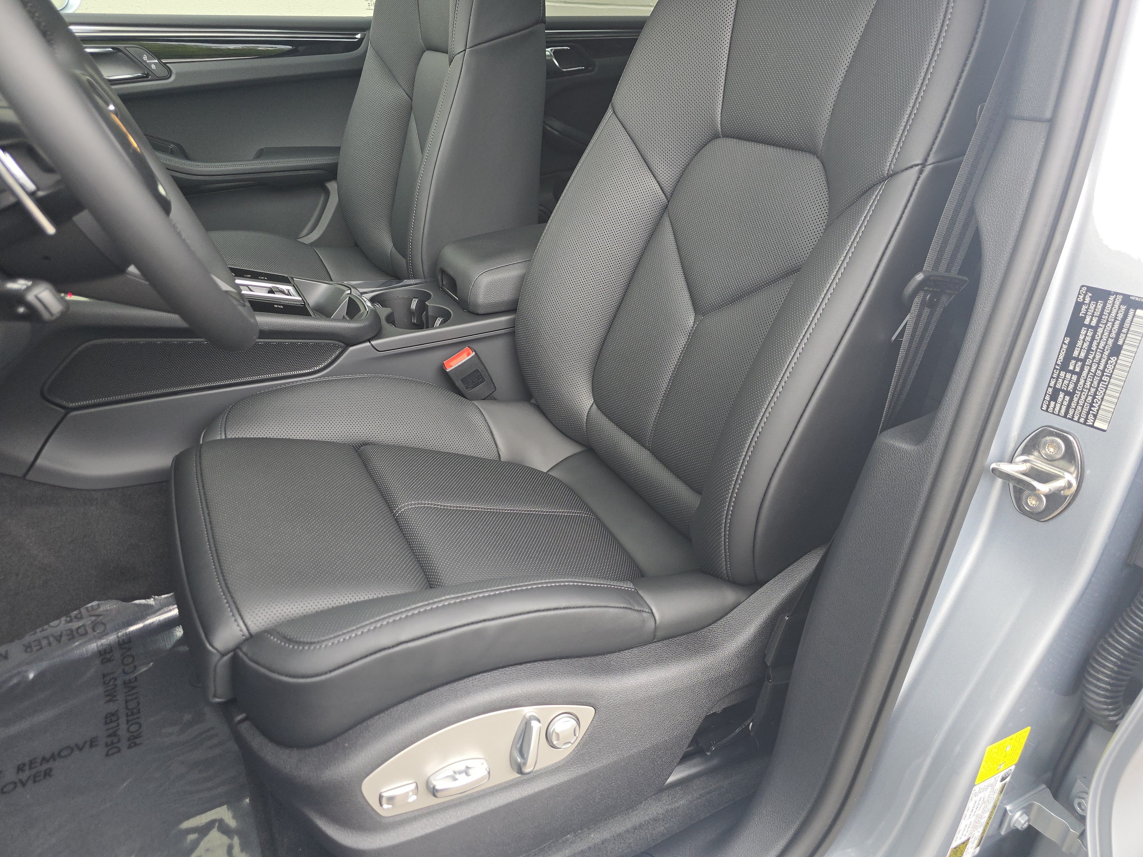 New 2026 Porsche Macan AWD/4WD image 5