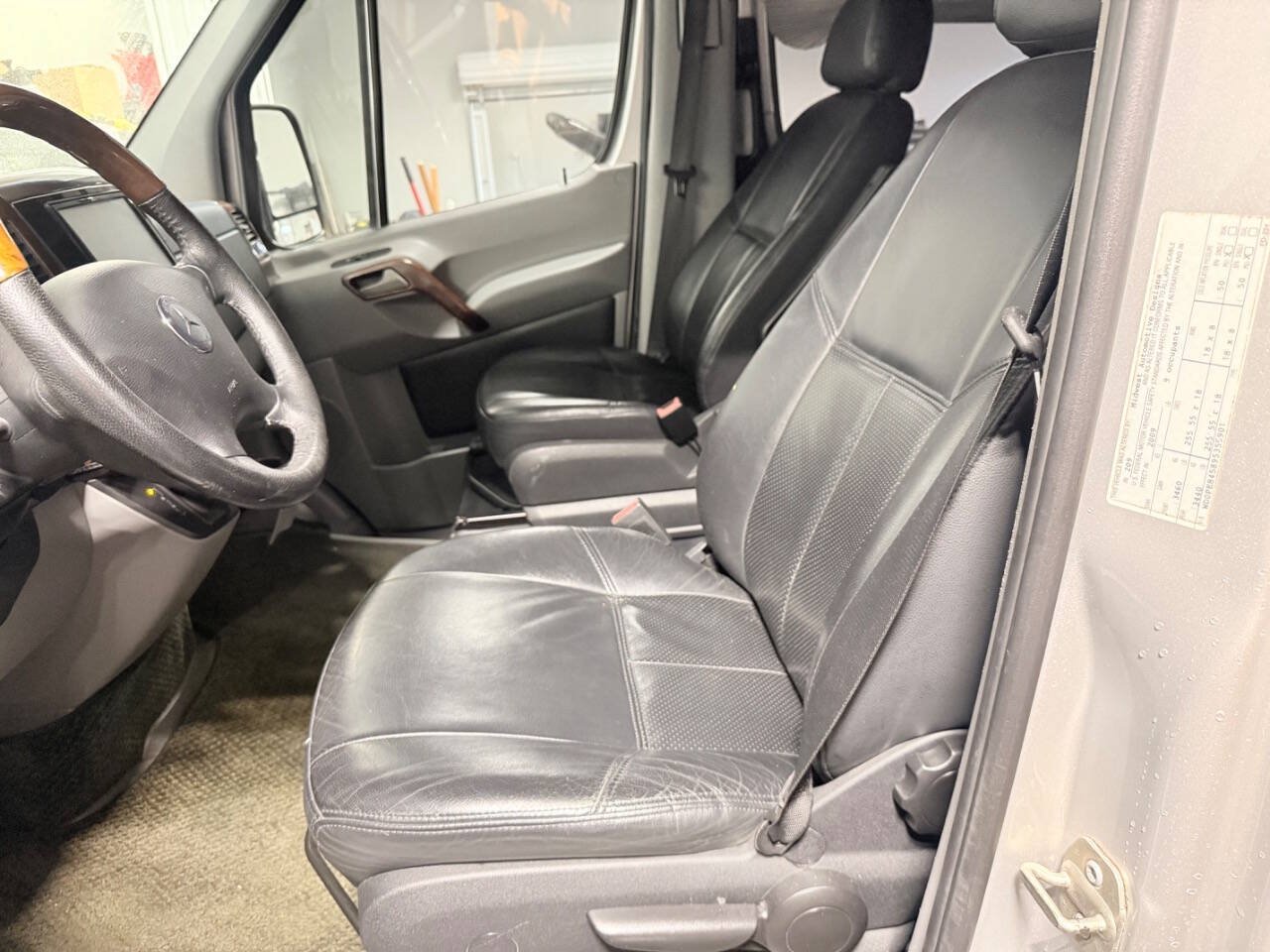Used 2009 Dodge Sprinter 2500 RWD image 27