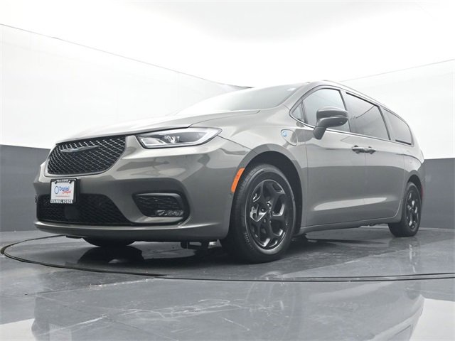 Used 2021 Chrysler Pacifica Touring-L w/ S Appearance Package image 8