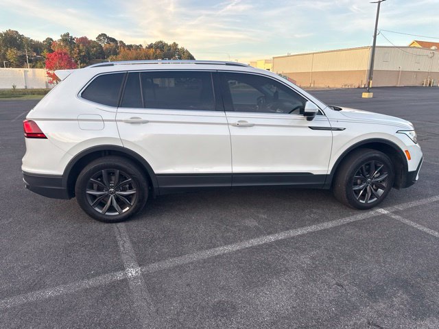 Used 2023 Volkswagen Tiguan SE AWD/4WD image 6