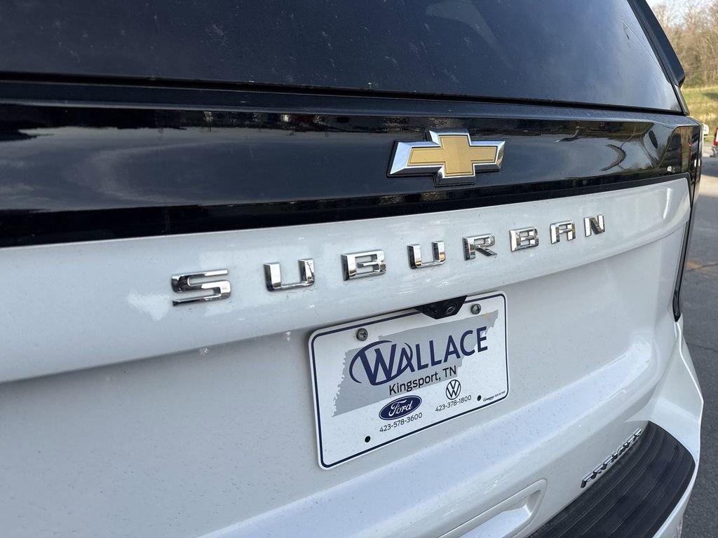 Used 2025 Chevrolet Suburban Premier AWD/4WD image 6