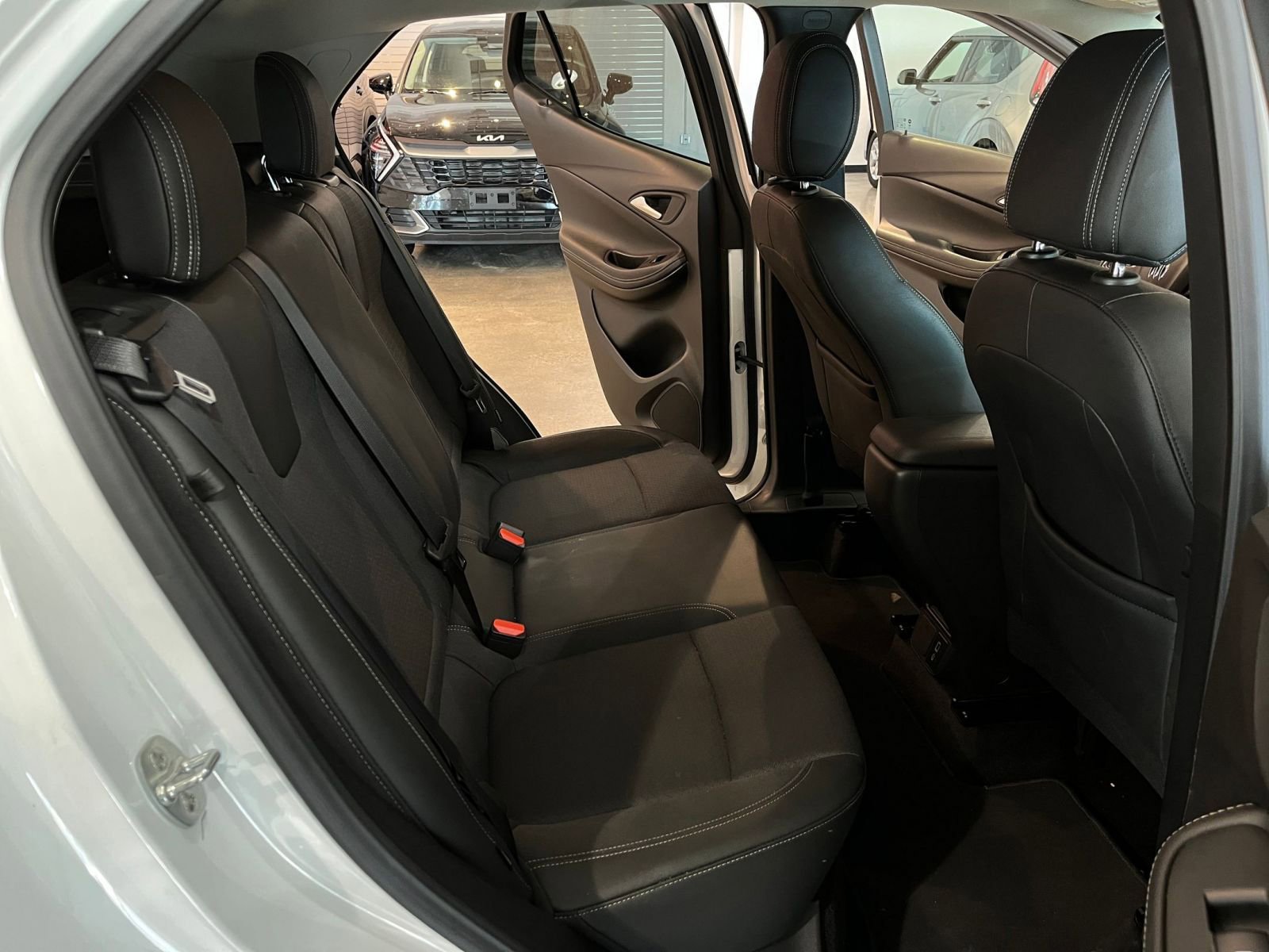 Used 2025 Buick Encore GX Preferred FWD image 37