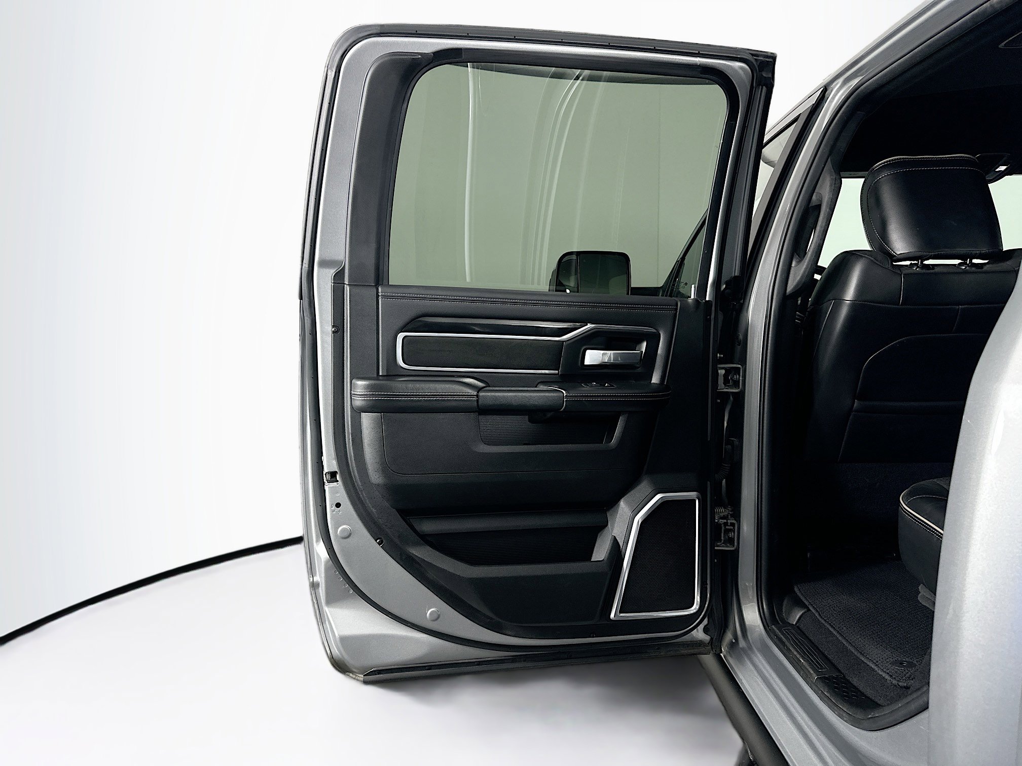 Used 2021 RAM 2500 Laramie w/ Night Edition image 25