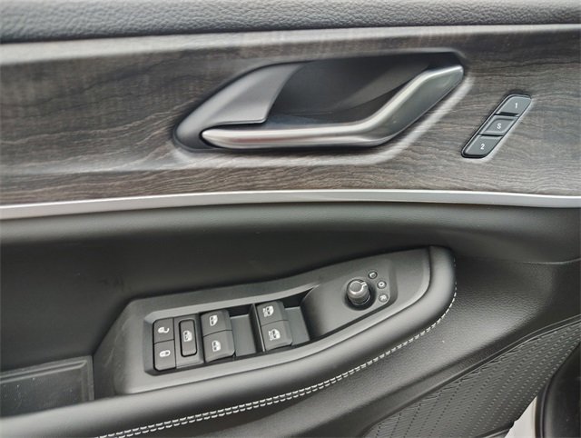 New 2025 Jeep Grand Cherokee Limited w/ Trailer Tow Package image 13